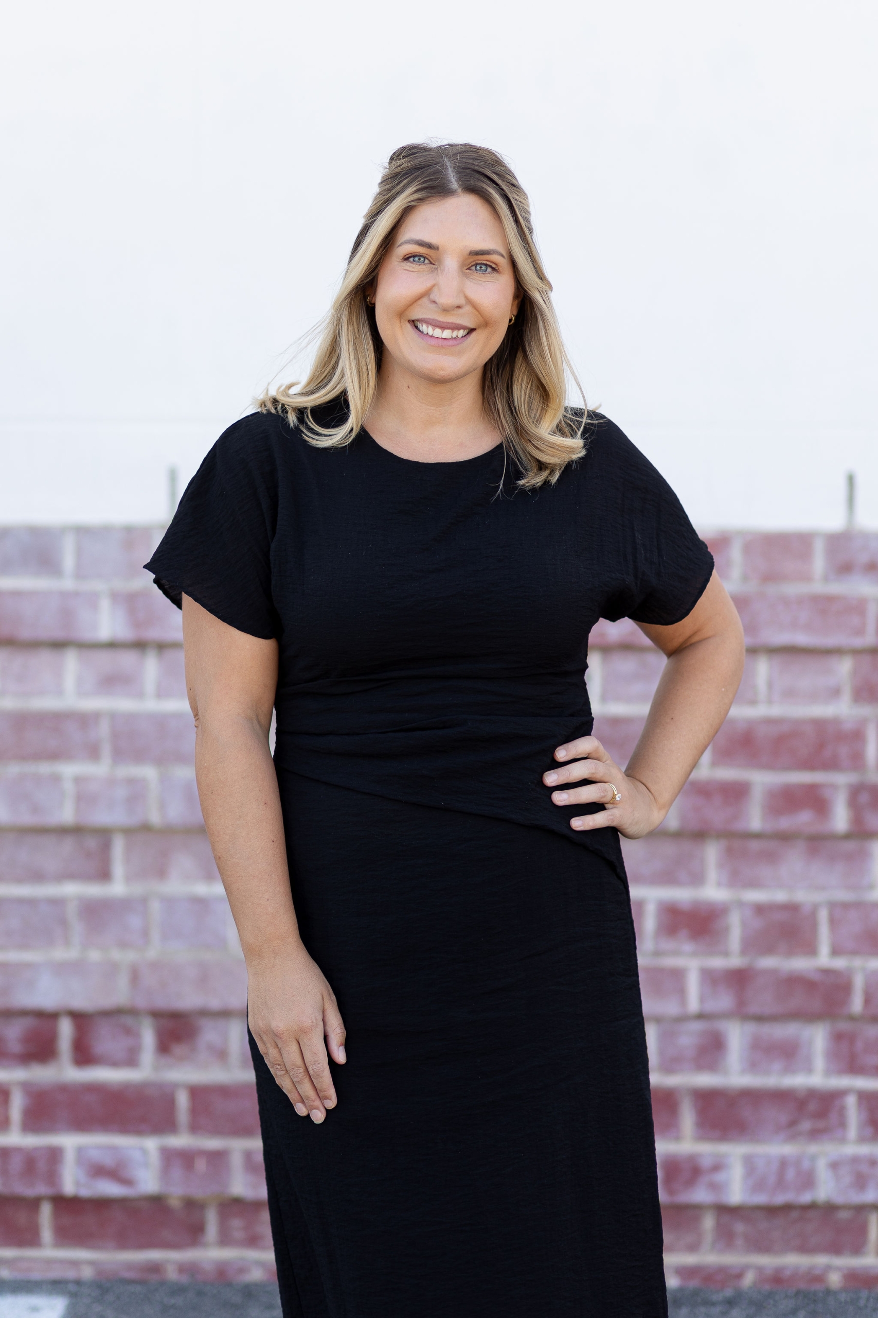 ULTIMO HEADSHOT EMMA